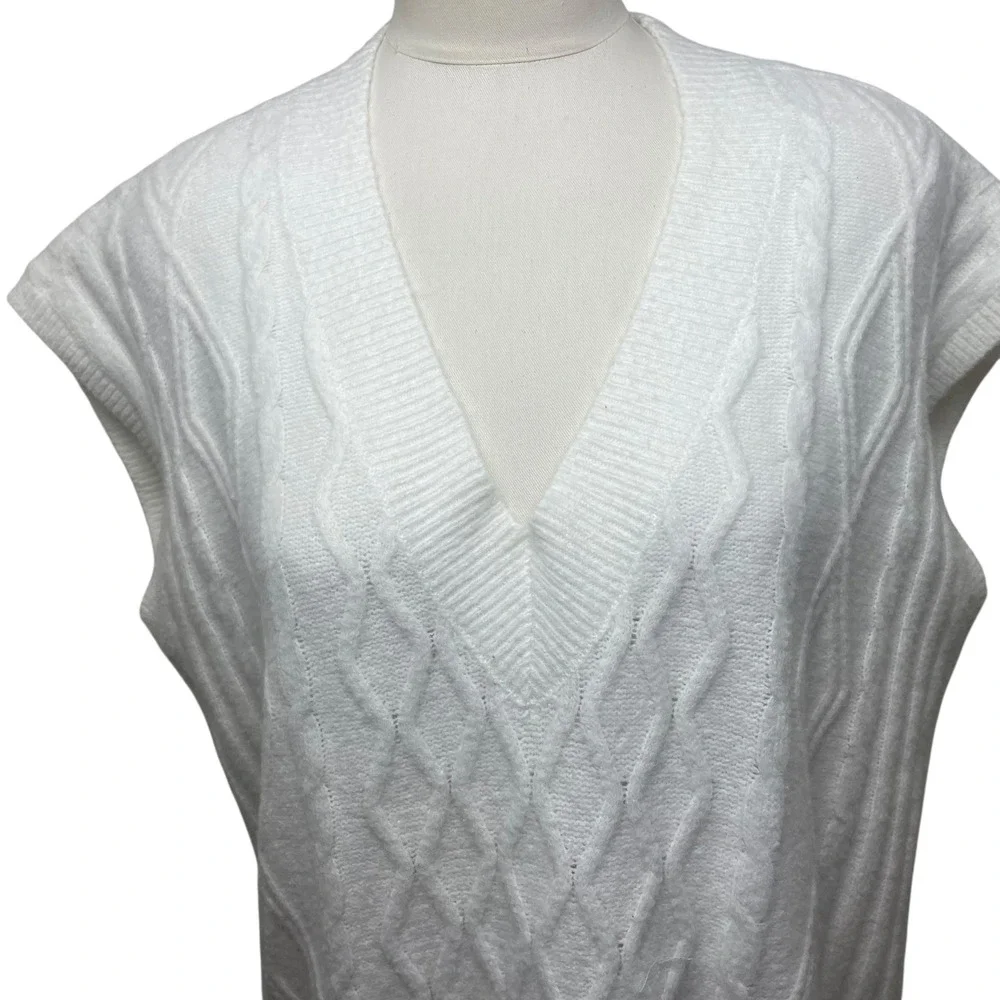 Cable Knit Sweater Vest Cream V Neck Preppy Coastal Grandpa Core Medium